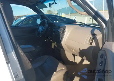 2002 Ford Escape Xlt from USA, damaged, VIN 1FMYU03102KB65481